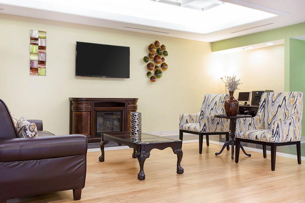 Quality Inn & Suites Near Six Flags - Austell Esterno foto