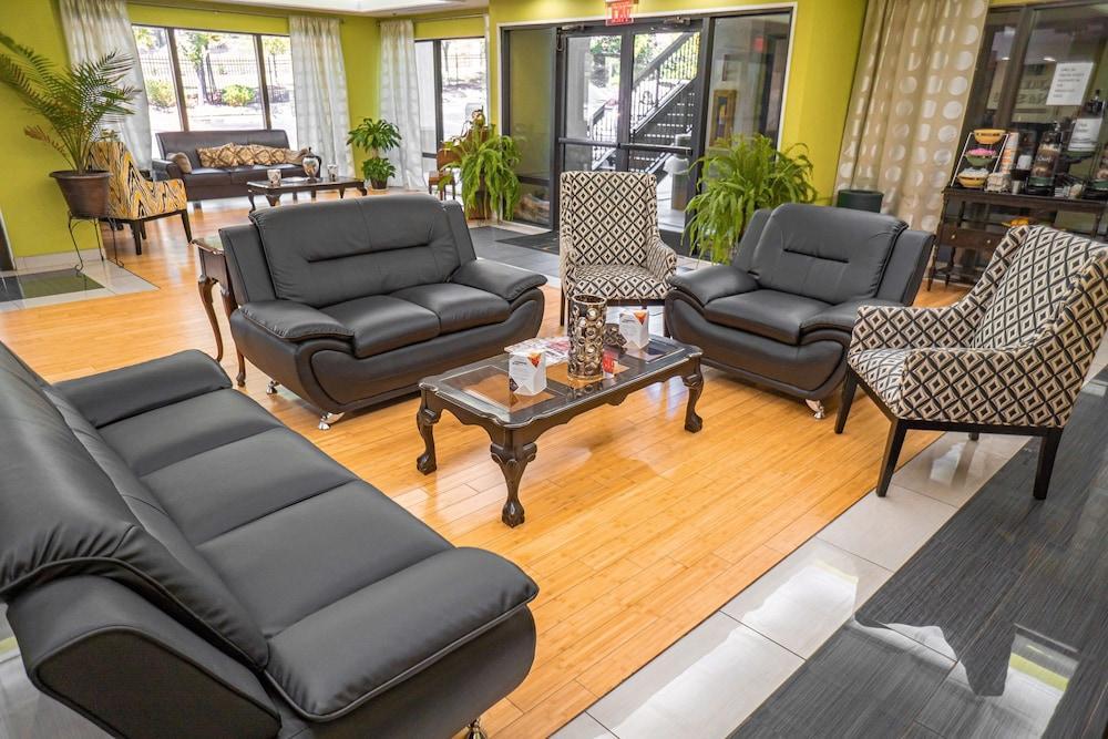 Quality Inn & Suites Near Six Flags - Austell Esterno foto