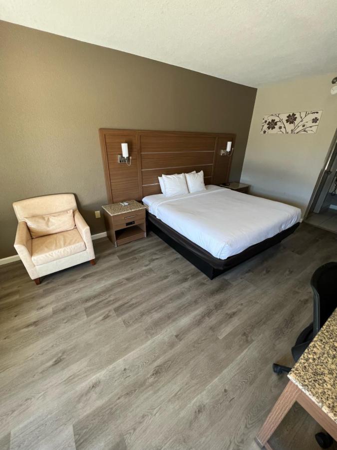 Quality Inn & Suites Near Six Flags - Austell Esterno foto