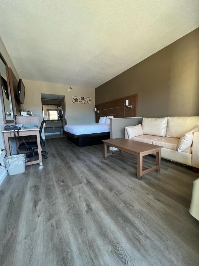 Quality Inn & Suites Near Six Flags - Austell Esterno foto
