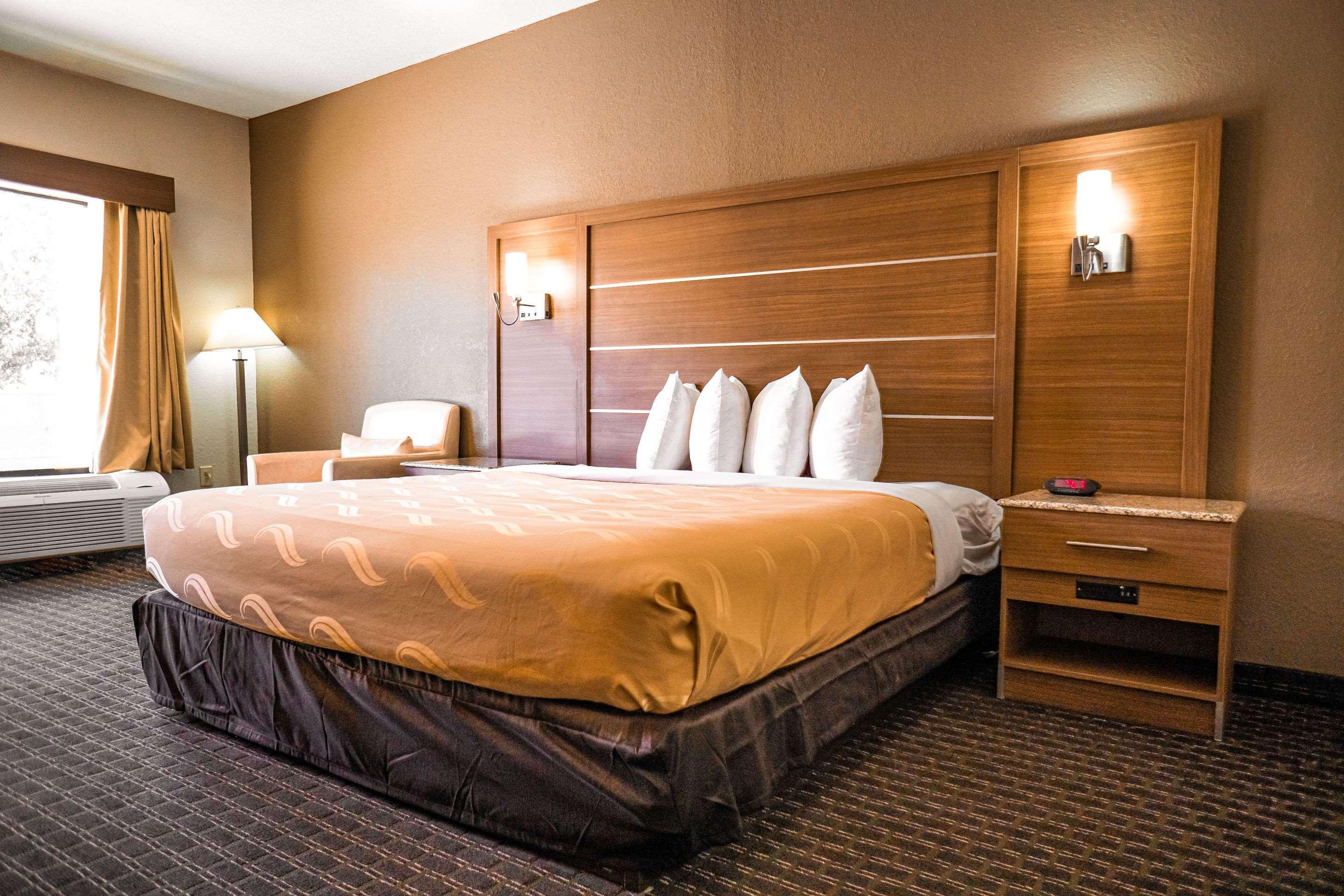 Quality Inn & Suites Near Six Flags - Austell Esterno foto