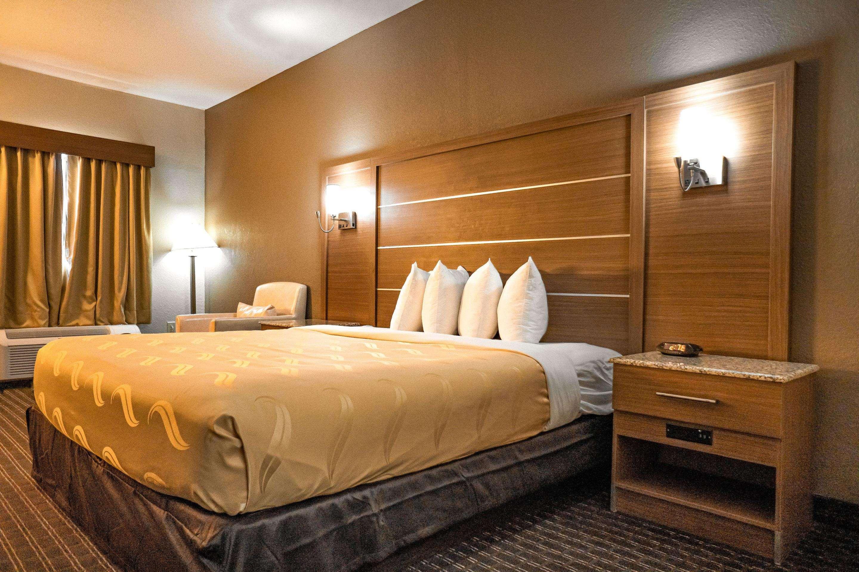 Quality Inn & Suites Near Six Flags - Austell Esterno foto
