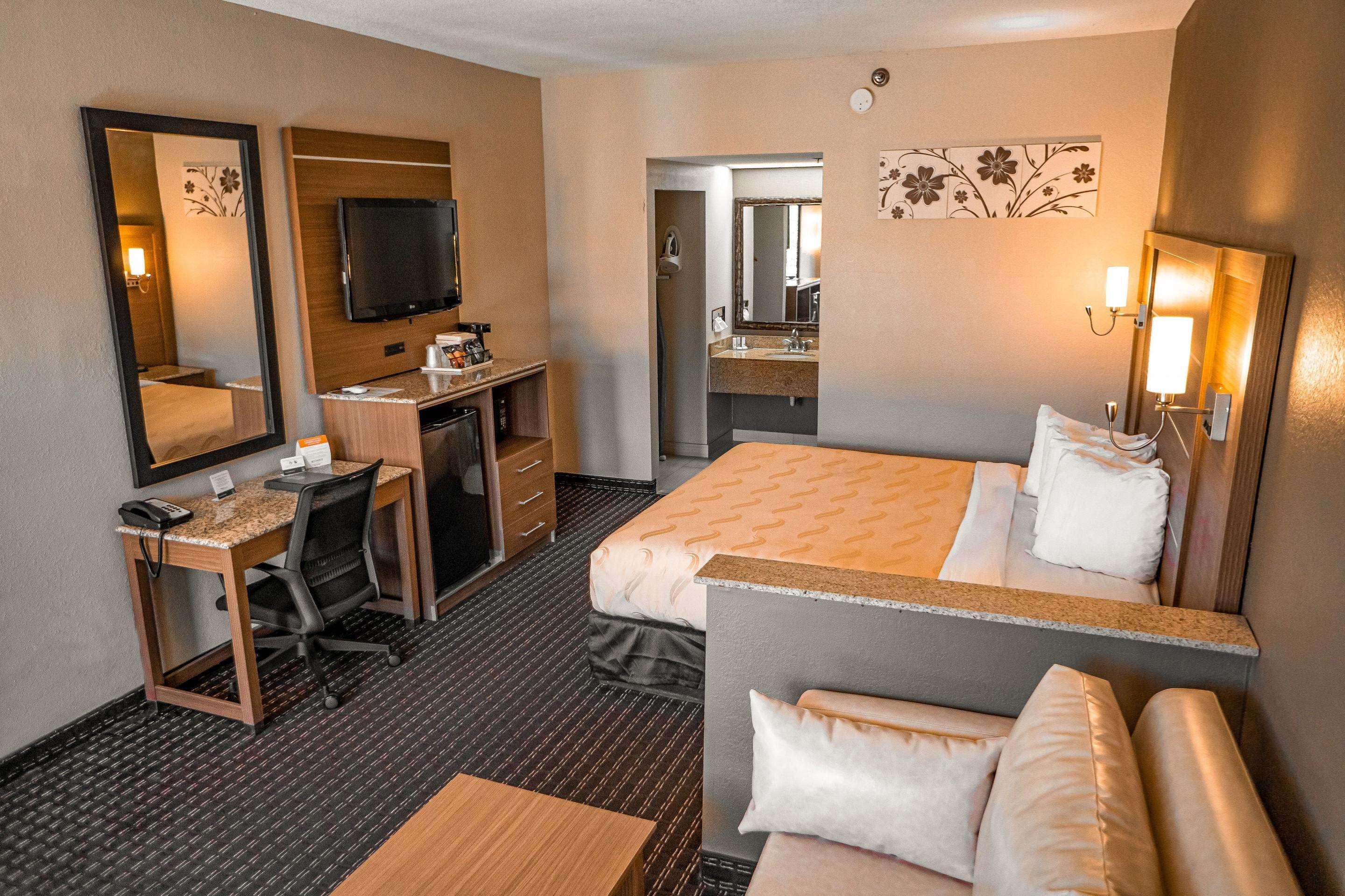 Quality Inn & Suites Near Six Flags - Austell Esterno foto
