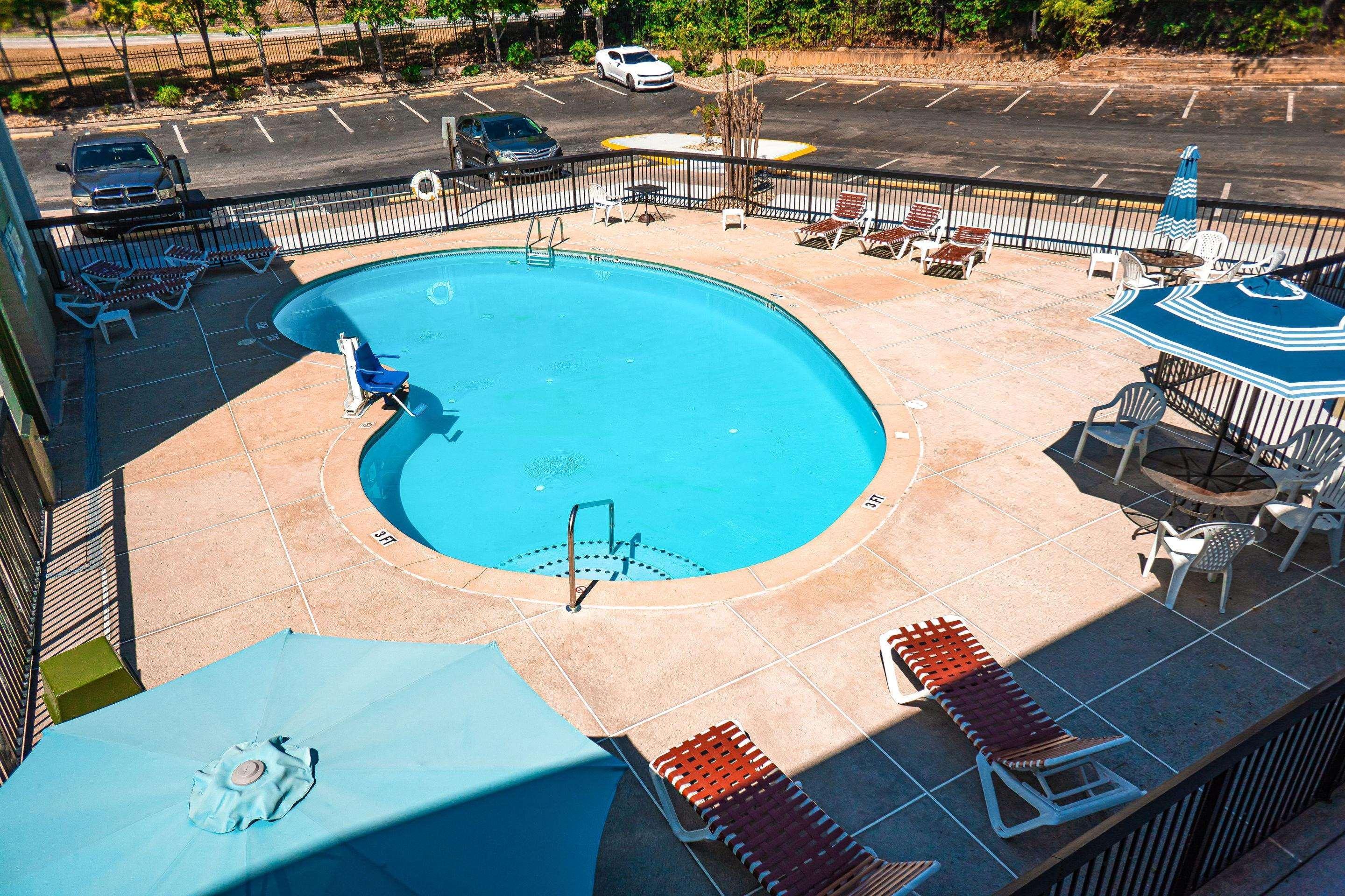 Quality Inn & Suites Near Six Flags - Austell Esterno foto