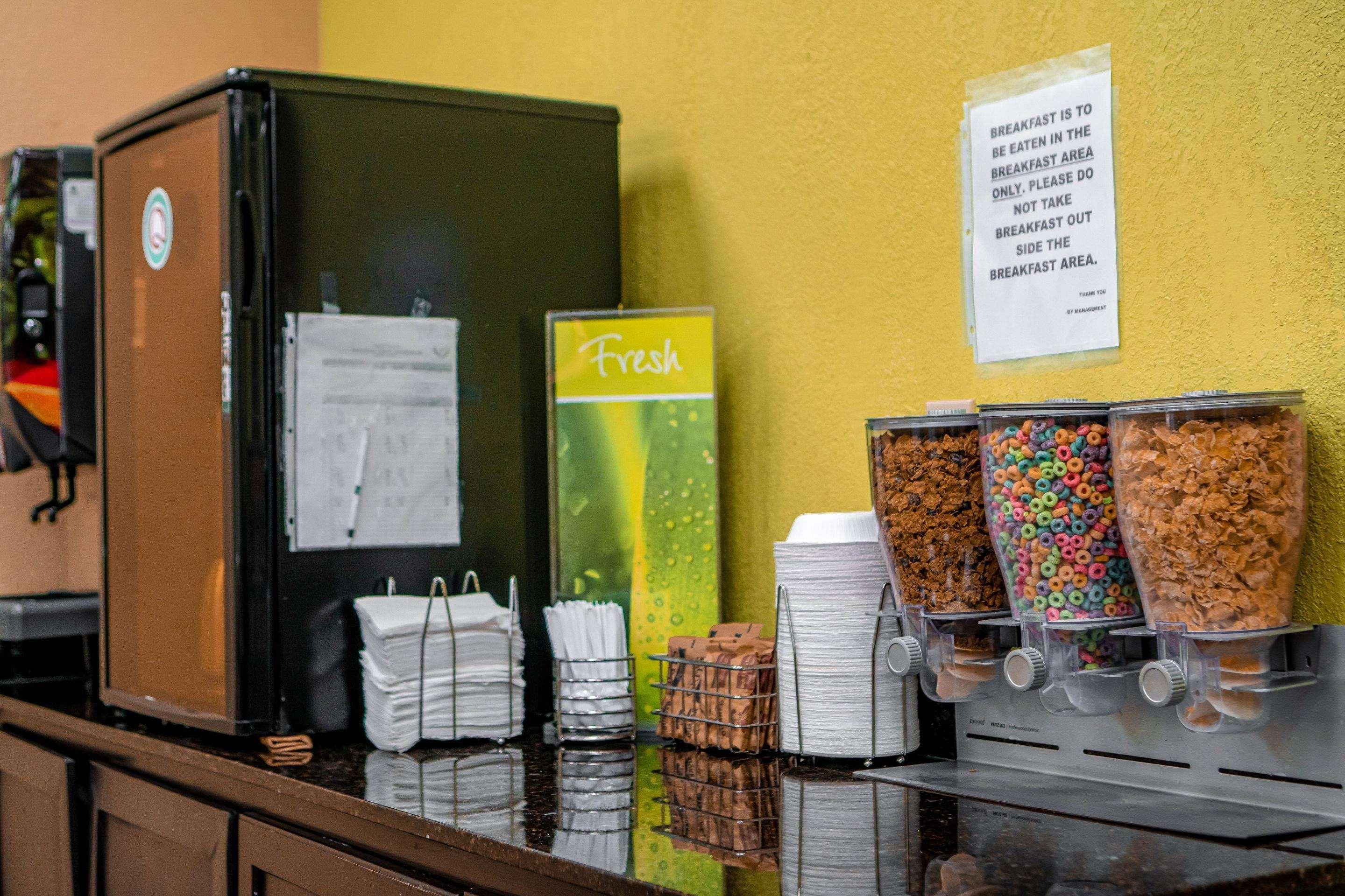 Quality Inn & Suites Near Six Flags - Austell Esterno foto