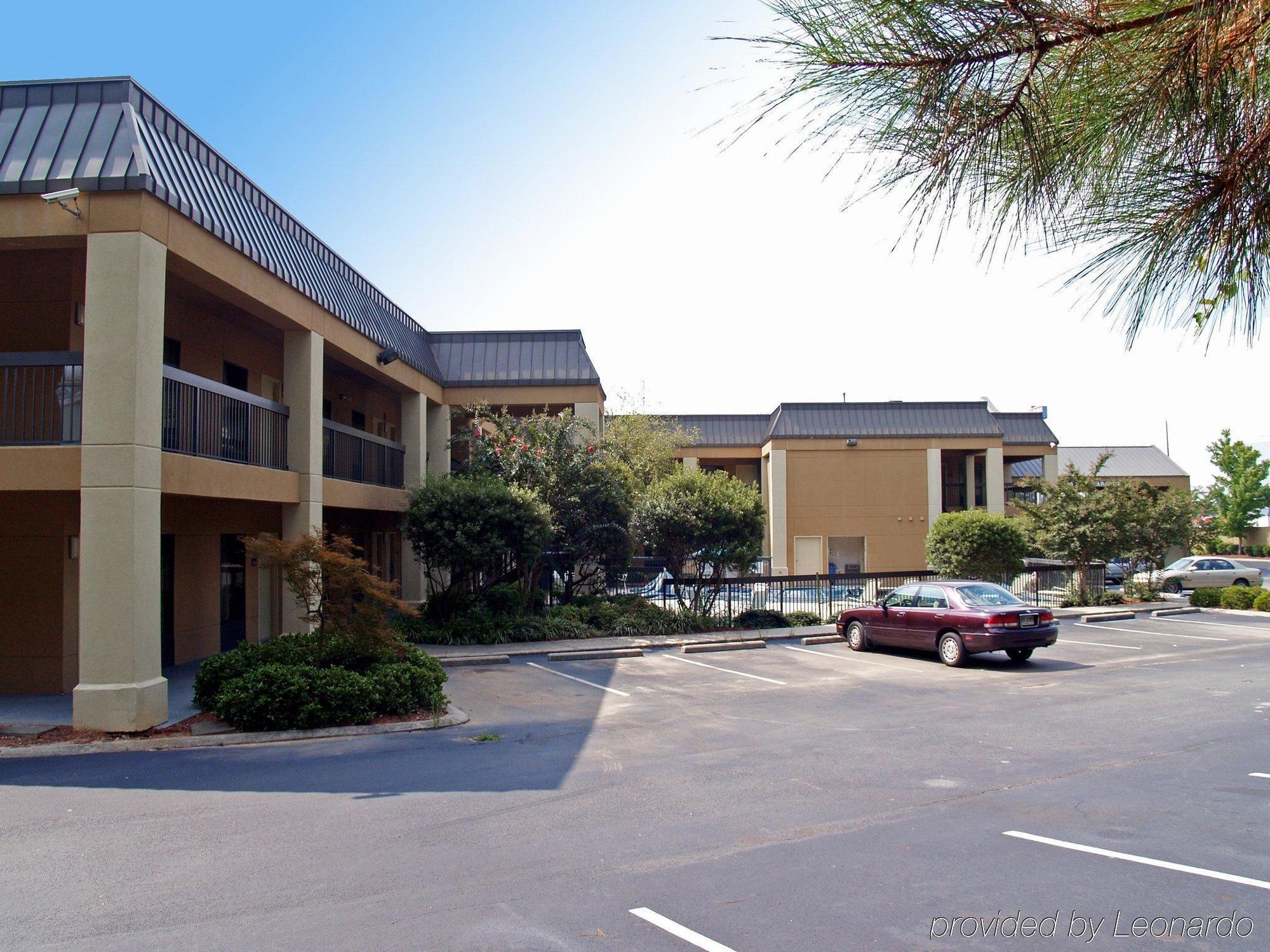 Quality Inn & Suites Near Six Flags - Austell Esterno foto