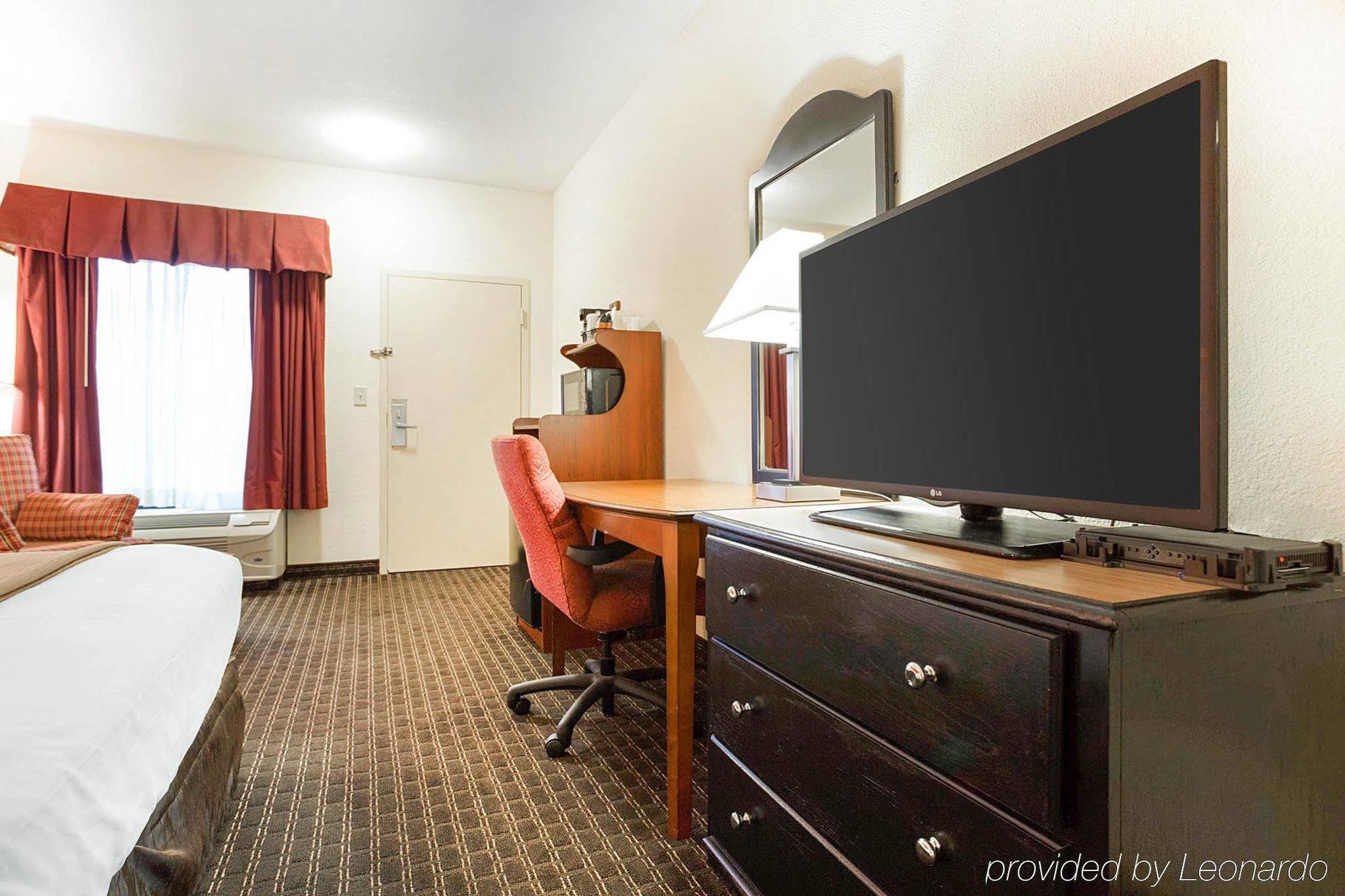 Quality Inn & Suites Near Six Flags - Austell Esterno foto
