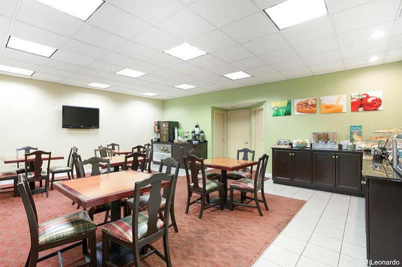Quality Inn & Suites Near Six Flags - Austell Esterno foto